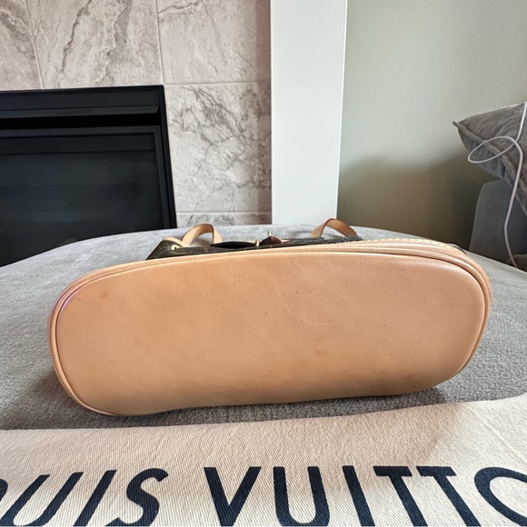 Louis Vuitton Monogram Montsouris Backpack MM - Picture 4 of 7